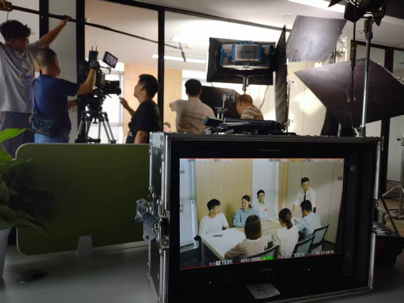 吴兴区TVC拍摄公司：科技产品视觉化大师，诠释未来感与功能美学